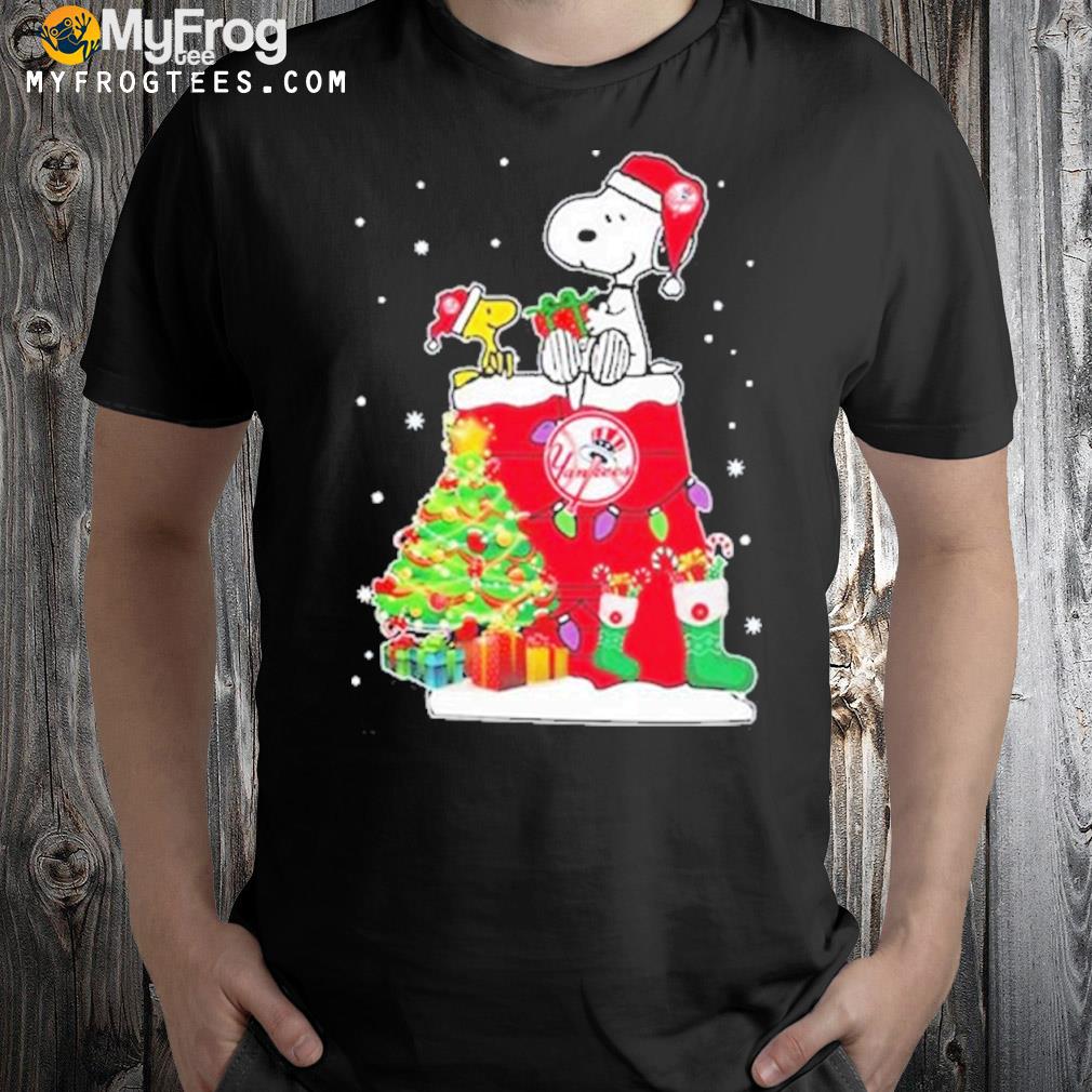 Snoopy And Woodstock New York Yankees Merry Christmas T-shirt