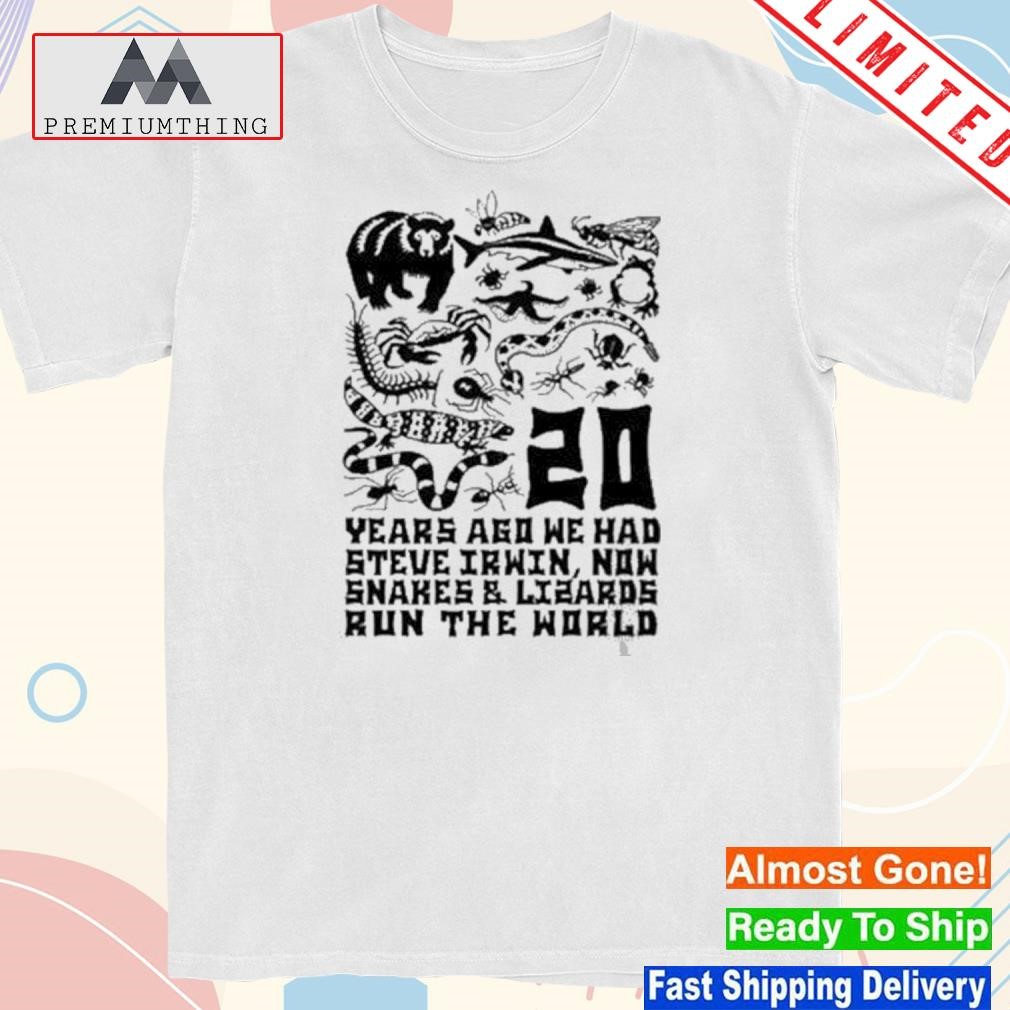 Design that go hard 20 years ago we had steve irwin now snakes and lizards run the world shirt