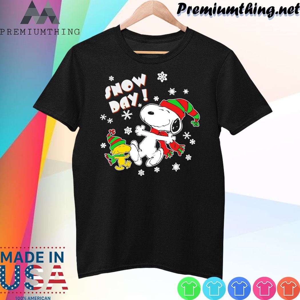 Design Snoopy and Woodstock hat santa snow day christmas shirt